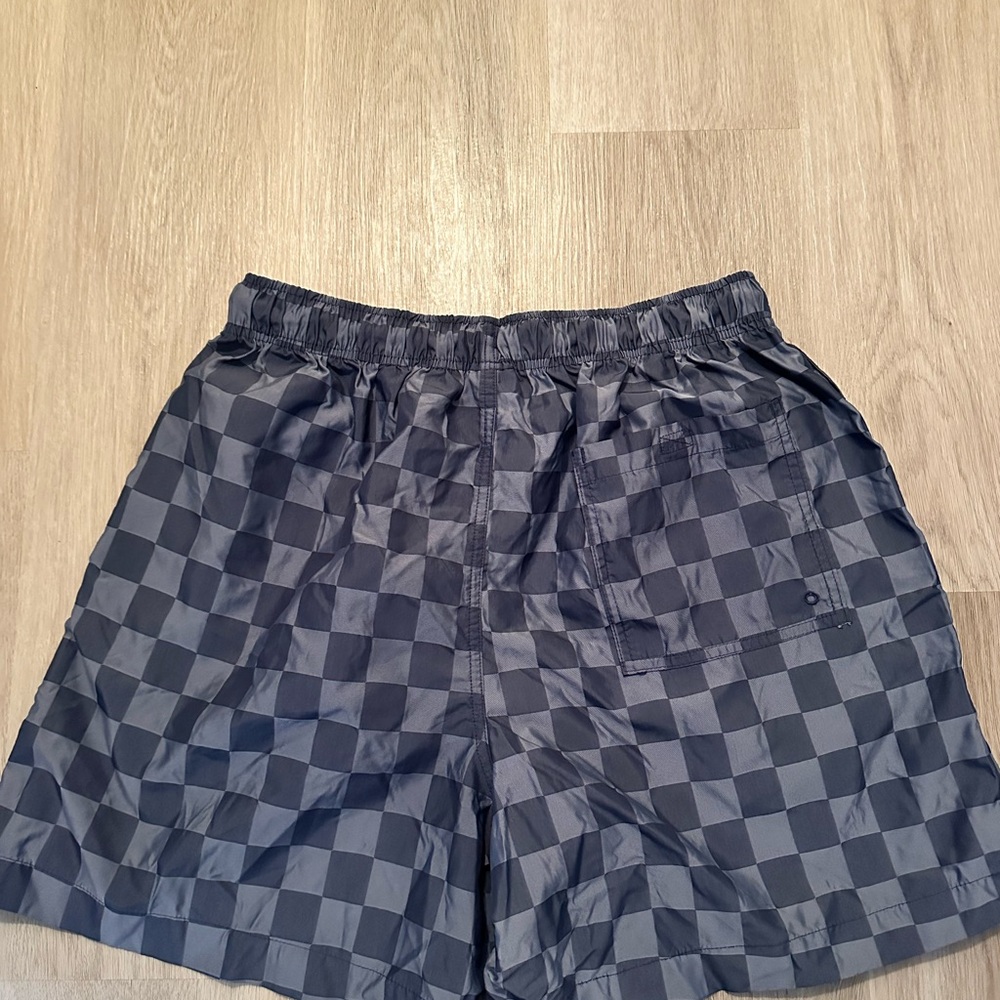 Nike Men's Gray Checkered Athletic Shorts - Picture 4 of 4